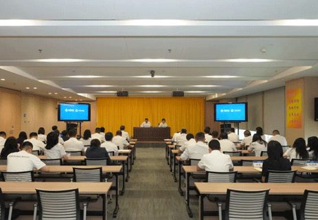 公司黨委舉行深入貫徹中央八項規定精神學習教育政治紀律專題黨課暨黨務紀檢干部集體談話 